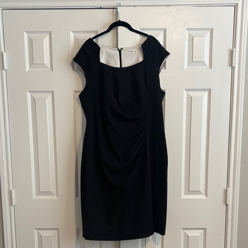 Calvin Klein Elegant Black and Cream Midi Dress